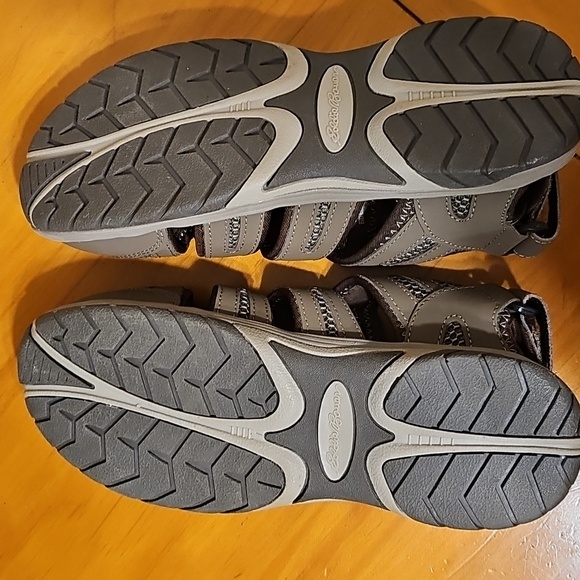 NWOT Eddie Bauer Brown Sandals - Picture 2 of 2